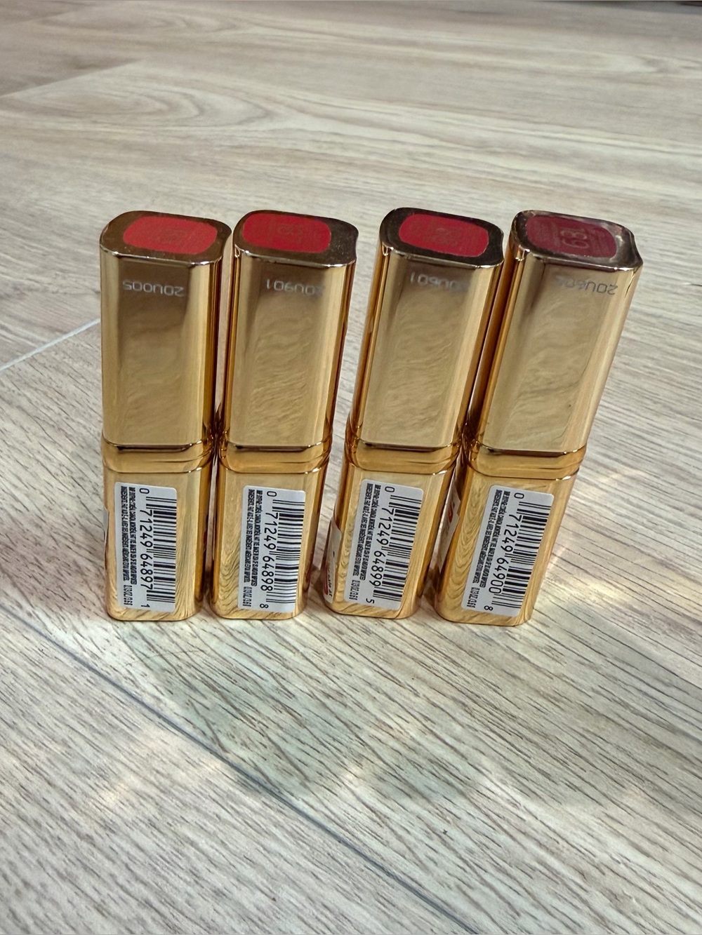 4x L’Oreal Colour Riche Lipstick Lot Lovely Successful Respected Ambitious Red - Picture 2 of 6